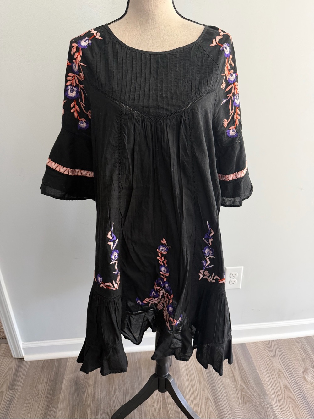 Free People Black Embroidered Tunic Mini Dress size Large Lined Cotton